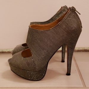 Shoe Dazzle Silver Stillettos